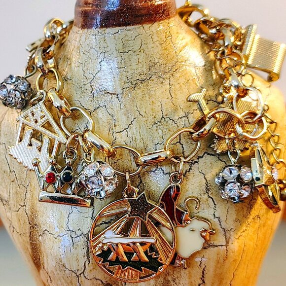 Vtg Christmas Story CHARM Bracelet Gold Tone Designed for Macy's - Picture 2 of 11